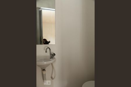 Banheiro da Suíte 3 de casa para alugar com 4 quartos, 120m² em Parque Santos Dumont, Taboão da Serra