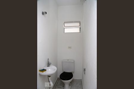 Banheiro da Suíte 4 de casa para alugar com 4 quartos, 120m² em Parque Santos Dumont, Taboão da Serra