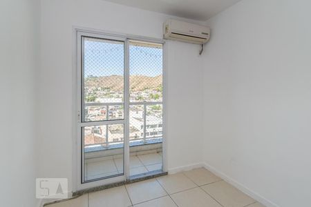 Sala de apartamento à venda com 3 quartos, 60m² em Vaz Lobo, Rio de Janeiro