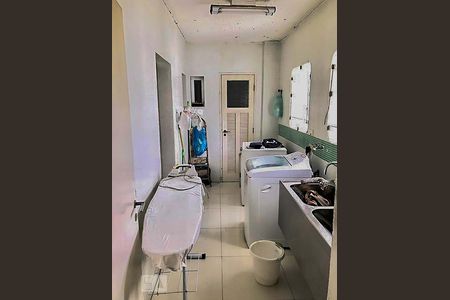 Apartamento à venda com 200m², 3 quartos e 2 vagas Apartamento à venda com 200m², 3 quartos e 2 vagasLavanderia