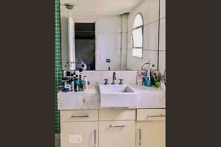 Apartamento à venda com 200m², 3 quartos e 2 vagas Apartamento à venda com 200m², 3 quartos e 2 vagasBanheiro 02