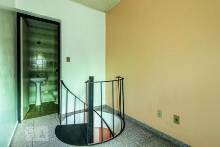 Apartamento à venda com 89m², 2 quartos e 1 vagaEscada