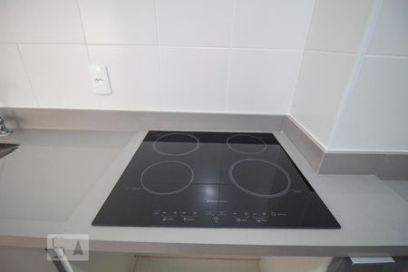 Apartamento para alugar com 36m², 2 quartos e sem vagaDetalhe cooktop elétrico