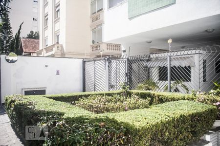 Fachada do bloco de apartamento para alugar com 3 quartos, 123m² em Higienópolis, São Paulo
