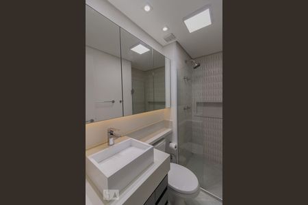 Banheiro de apartamento à venda com 1 quarto, 43m² em Santo Amaro, São Paulo