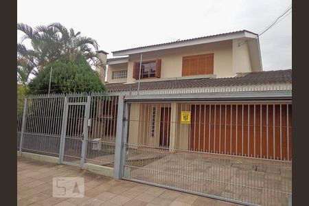 Casa à venda com 308m², 3 quartos e 4 vagas Casa à venda com 308m², 3 quartos e 4 vagasFachada