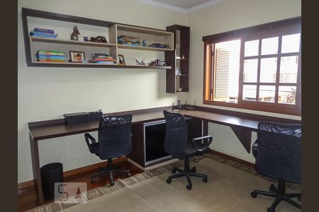 Casa à venda com 308m², 3 quartos e 4 vagas Casa à venda com 308m², 3 quartos e 4 vagasEscritório