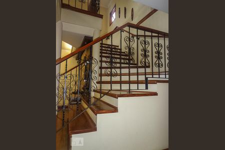 Escada de casa à venda com 3 quartos, 308m² em Sarandi, Porto Alegre