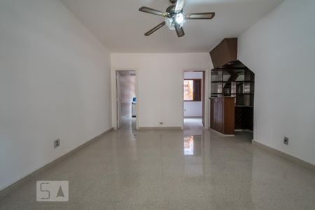 Casa para alugar com 134m², 3 quartos e 2 vagasSala