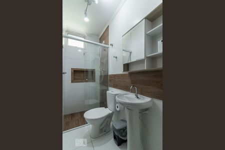 Banheiro de kitnet/studio para alugar com 1 quarto, 26m² em Jardim Brasil (zona Sul), São Paulo