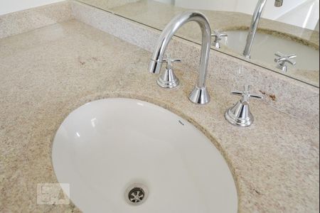 Apartamento para alugar com 52m², 1 quarto e 1 vaga Apartamento para alugar com 52m², 1 quarto e 1 vagaBanheiro da Suíte - detalhe