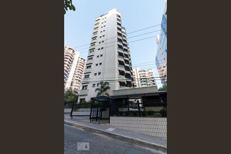 Apartamento para alugar com 205m², 4 quartos e 2 vagasEntrada do condomínio