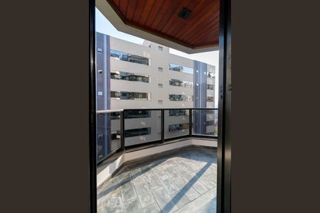 Apartamento para alugar com 205m², 4 quartos e 2 vagasVaranda quarto 3 suíte