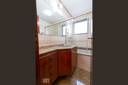 Apartamento para alugar com 205m², 4 quartos e 2 vagasBanheiro quarto 3 suíte