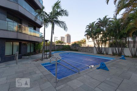Apartamento à venda com 242m², 4 quartos e 3 vagasÁrea comum - Piscina