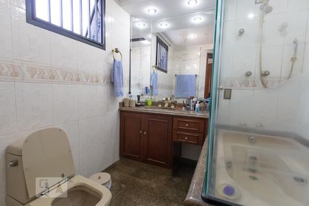Apartamento à venda com 242m², 4 quartos e 3 vagasBanheiro da suíte 3