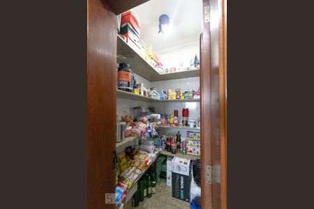 Apartamento à venda com 242m², 4 quartos e 3 vagasDespensa