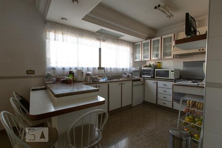 Apartamento à venda com 242m², 4 quartos e 3 vagasCozinha