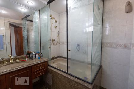 Apartamento à venda com 242m², 4 quartos e 3 vagasBanheiro da suíte 3