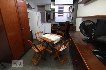 Sala de apartamento para alugar com 1 quarto, 30m² em Laranjeiras, Rio de Janeiro