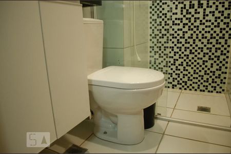 Banheiro da Suíte de apartamento para alugar com 1 quarto, 28m² em Zona Industrial (guará), Brasília