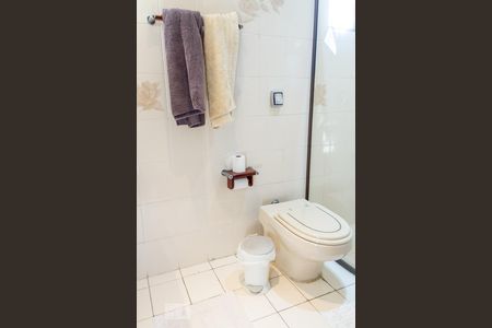 Apartamento à venda com 208m², 5 quartos e 3 vagasBanheiro do Quarto 2