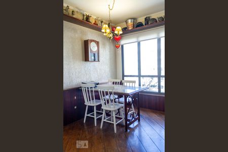 Apartamento à venda com 208m², 5 quartos e 3 vagasCopa