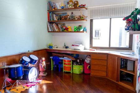 Apartamento à venda com 208m², 5 quartos e 3 vagasQuarto 3