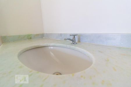 Banheiro - Torneira de apartamento para alugar com 2 quartos, 60m² em Del Castilho, Rio de Janeiro