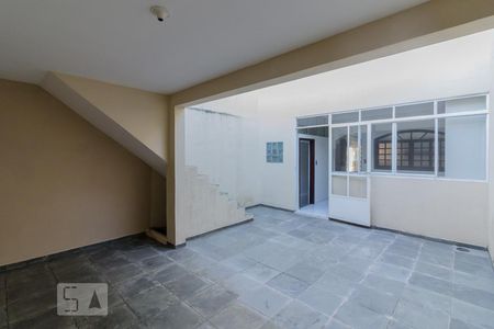 Casa para alugar com 226m², 3 quartos e 5 vagas Casa para alugar com 226m², 3 quartos e 5 vagasQuintal