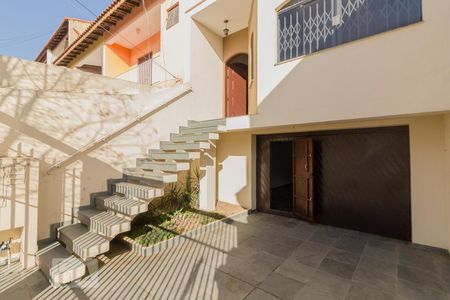 Casa para alugar com 226m², 3 quartos e 5 vagas Casa para alugar com 226m², 3 quartos e 5 vagasEntrada