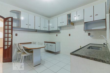Casa para alugar com 226m², 3 quartos e 5 vagas Casa para alugar com 226m², 3 quartos e 5 vagasCozinha