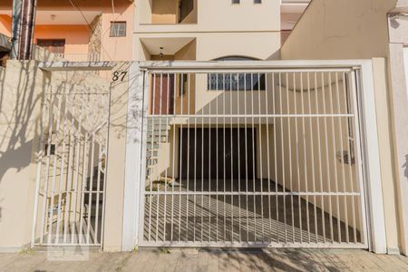 Casa para alugar com 226m², 3 quartos e 5 vagas Casa para alugar com 226m², 3 quartos e 5 vagasFachada