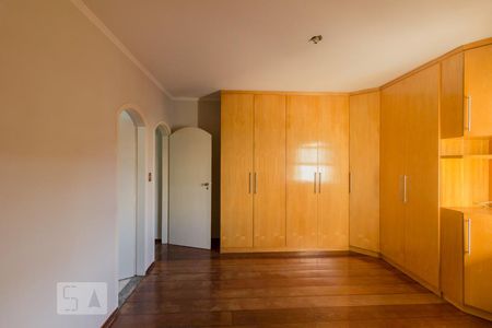 Casa para alugar com 226m², 3 quartos e 5 vagas Casa para alugar com 226m², 3 quartos e 5 vagasQuarto 01 com Suite