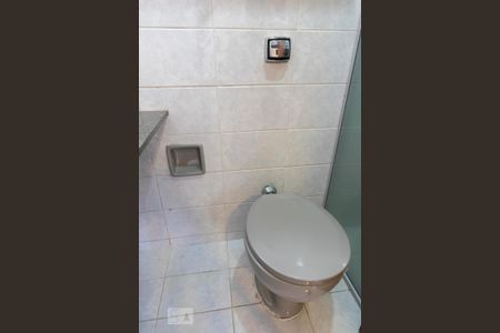 Banheiro de kitnet/studio para alugar com 1 quarto, 35m² em Bigorrilho, Curitiba