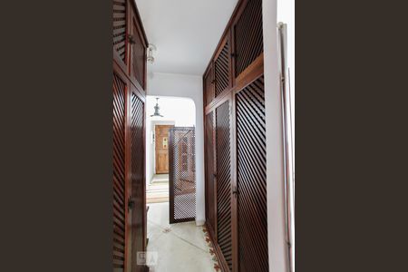 Apartamento à venda com 120m², 2 quartos e 1 vagaCorredor - Roupeiro