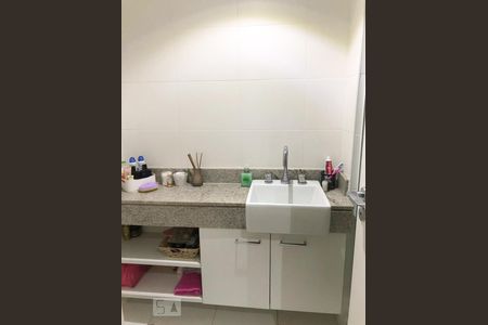 Apartamento à venda com 69m², 2 quartos e 1 vagaBanheiro Quarto 2 - Suíte