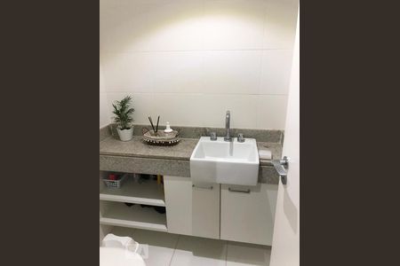 Apartamento à venda com 69m², 2 quartos e 1 vagaBanheiro Social