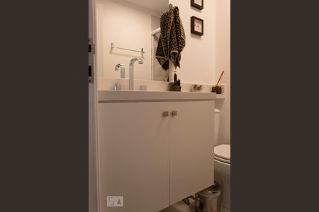 Apartamento à venda com 98m², 3 quartos e 2 vagasDetalhe Banheiro do Corredor