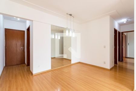 Sala de apartamento para alugar com 3 quartos, 75m² em Vila Firmiano Pinto, São Paulo