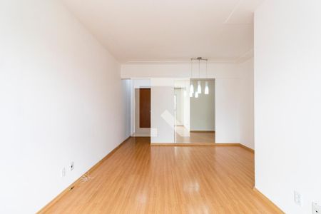 Sala de apartamento para alugar com 3 quartos, 75m² em Vila Firmiano Pinto, São Paulo