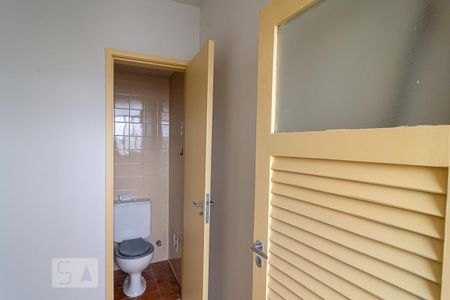 Apartamento à venda com 120m², 2 quartos e 1 vaga Apartamento à venda com 120m², 2 quartos e 1 vagaQuarto e banheiro de Serviço