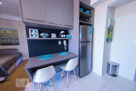 Cozinha de apartamento à venda com 1 quarto, 35m² em Vila Madalena, São Paulo
