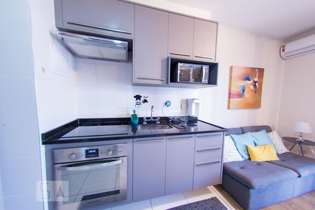 Cozinha de apartamento à venda com 1 quarto, 35m² em Vila Madalena, São Paulo