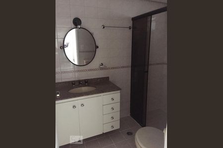 Banheiro social  de apartamento à venda com 3 quartos, 84m² em Vila Ivone, São Paulo