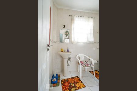 Banheiro social de apartamento para alugar com 2 quartos, 109m² em Vila Bertioga, São Paulo