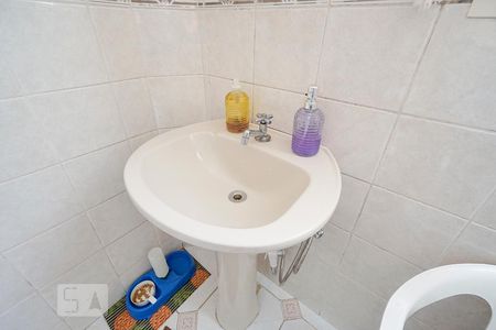 Detalhe banheiro social de apartamento para alugar com 2 quartos, 109m² em Vila Bertioga, São Paulo