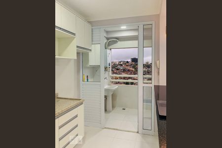Cozinha de apartamento para alugar com 2 quartos, 60m² em Vila Boa Vista, Barueri