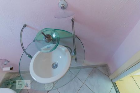 Detalhe banheiro de casa de condomínio à venda com 2 quartos, 86m² em Vila Talarico, São Paulo