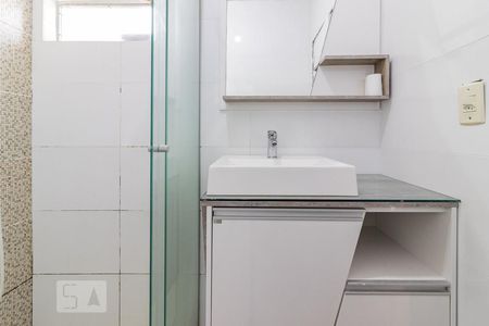 Banheiro de apartamento para alugar com 1 quarto, 40m² em Petrópolis, Porto Alegre